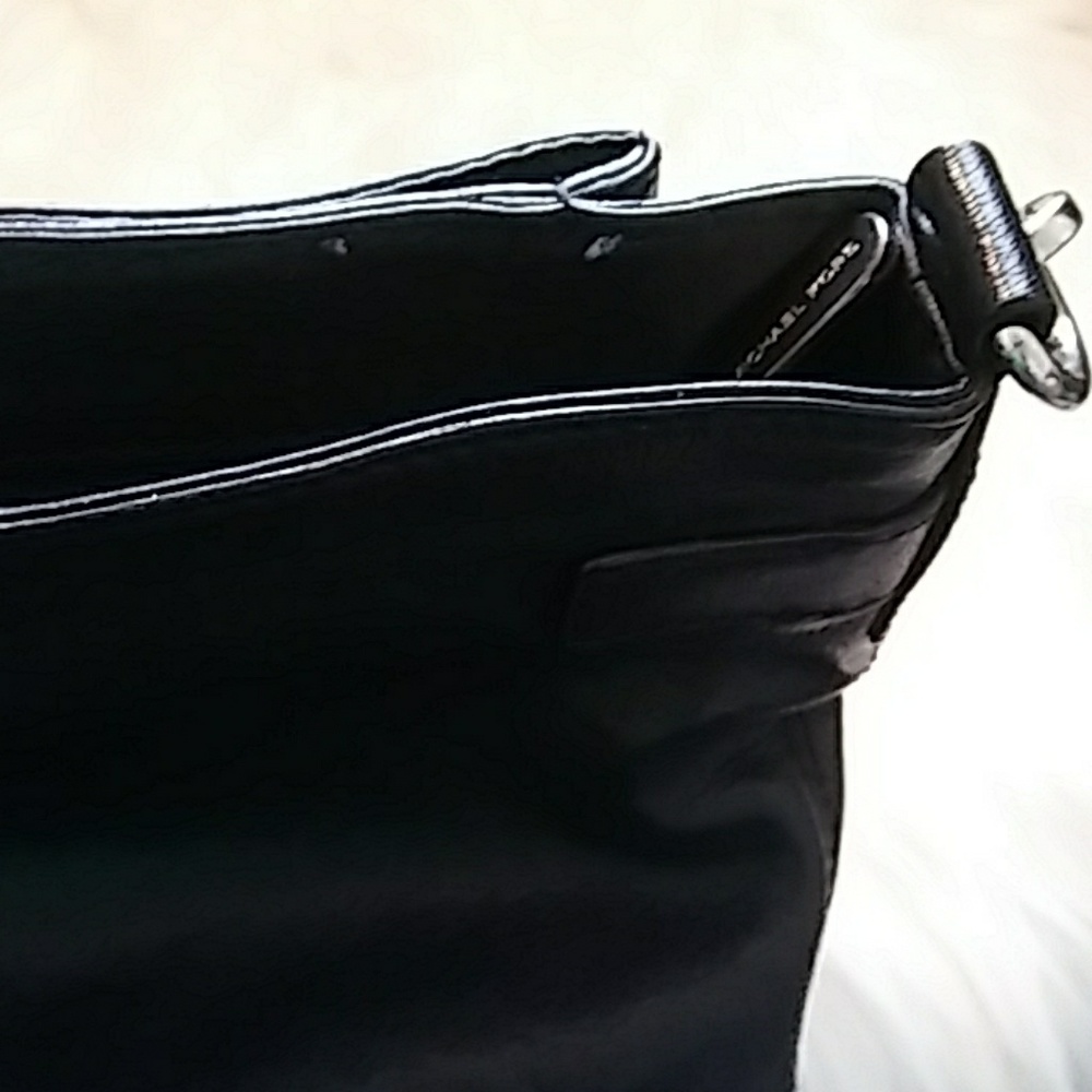 Michael Kors leather shoulder bag - Picture 5 of 6